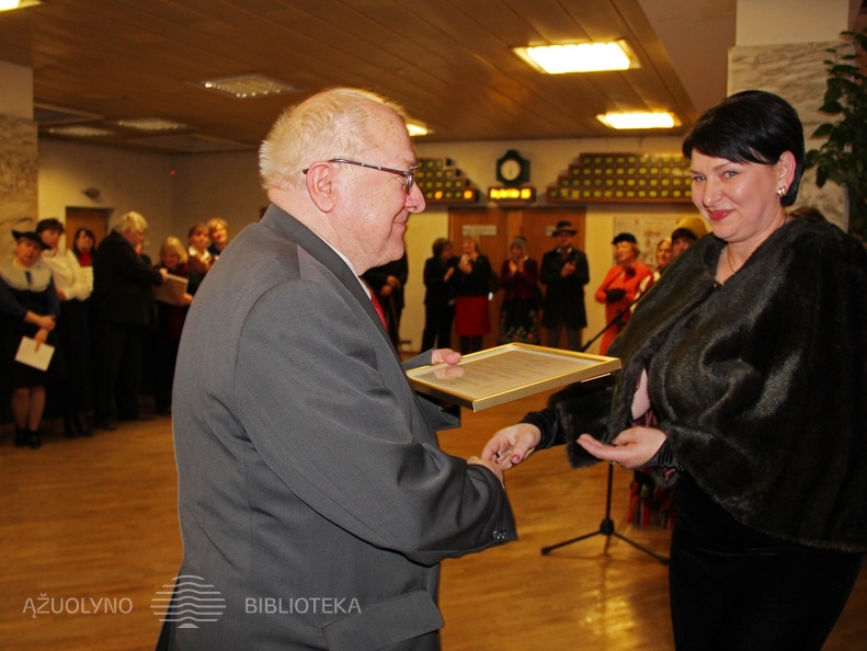 KAVB direktorė A. Naudžiūnienė įteikė padėką  H. Kebeikiui