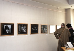 V. Tamoliūno fotografijų parodos &quot;Kauno menininkai&quot; fragmentas