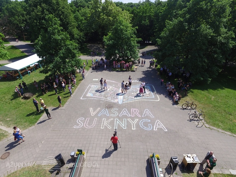2016-06-01.Vasara su knyga atidarymas. KAVB (86).JPG